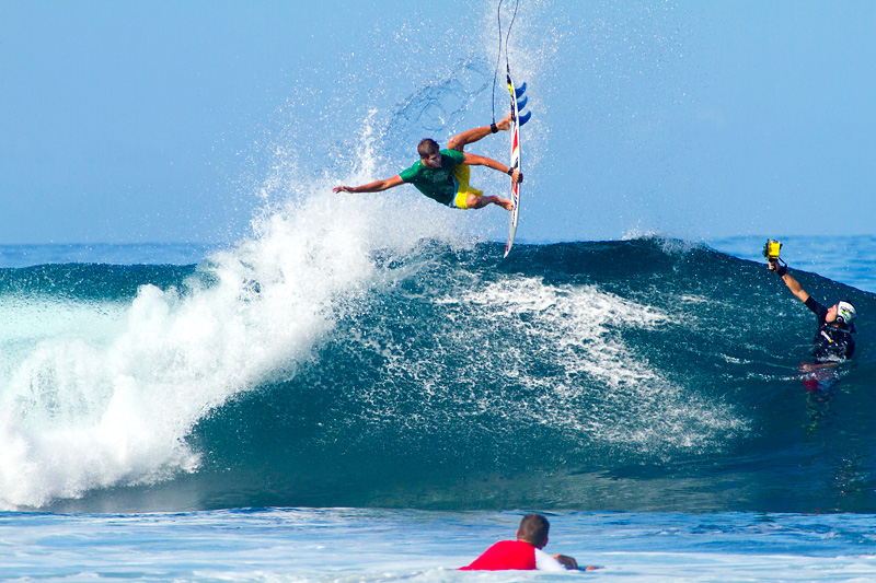 Surfing La Reunion